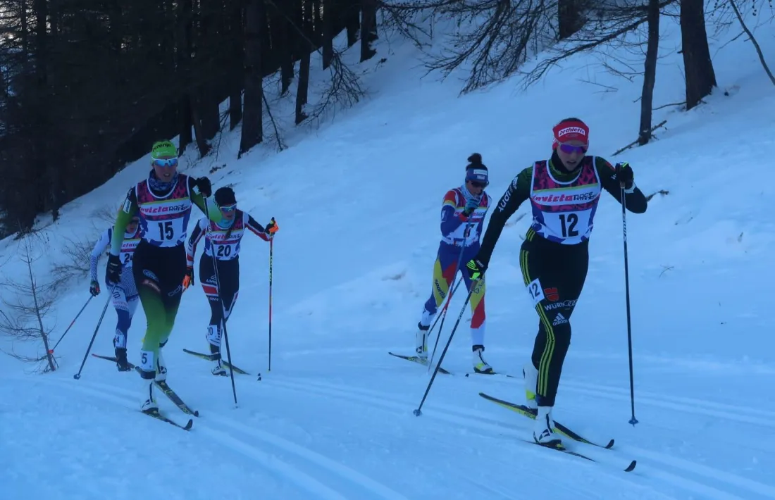 Carola Vila, la segona per la dreta, en una prova de Copa d’Europa a Pragelato.