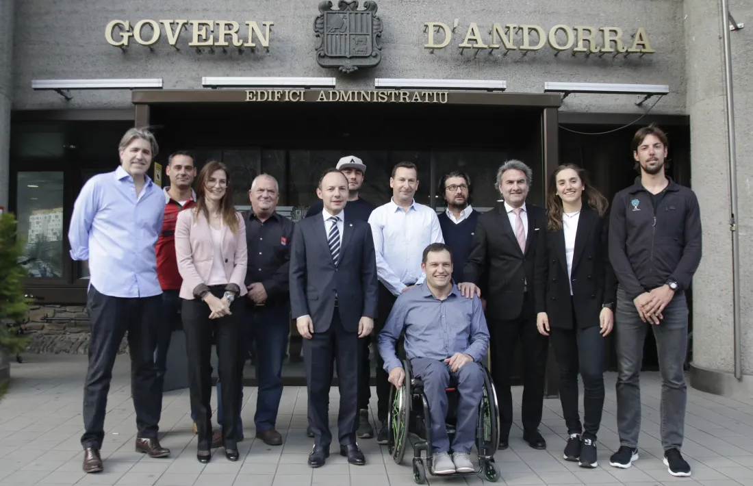 Els ‘dakarians’ andorrans van rebre un homenatge institucional a Govern.