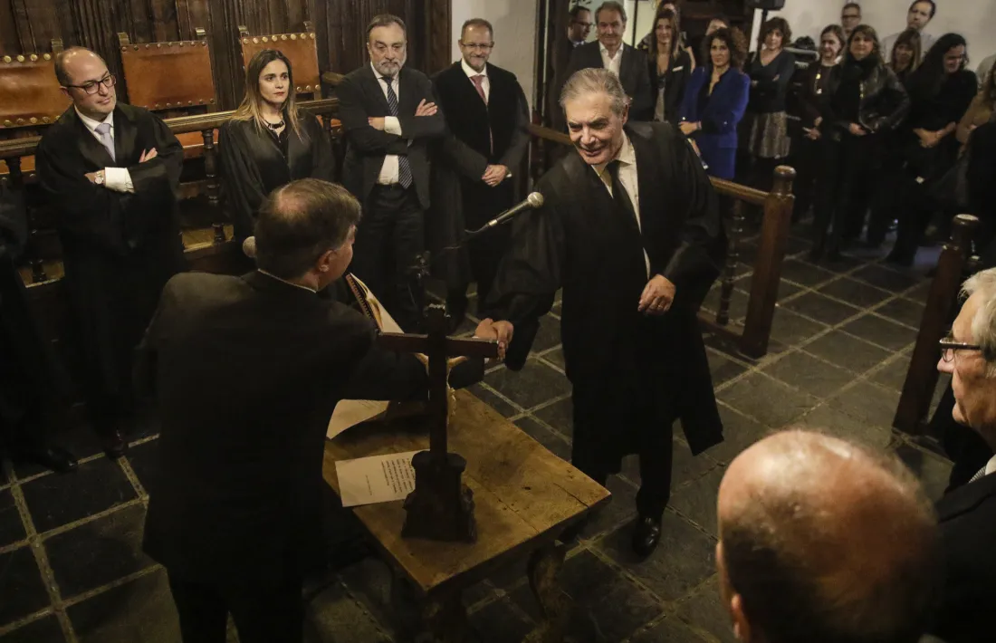 Josep Maria Pijuan en el moment de prometre el càrrec, ahir, a la Casa de la Vall.