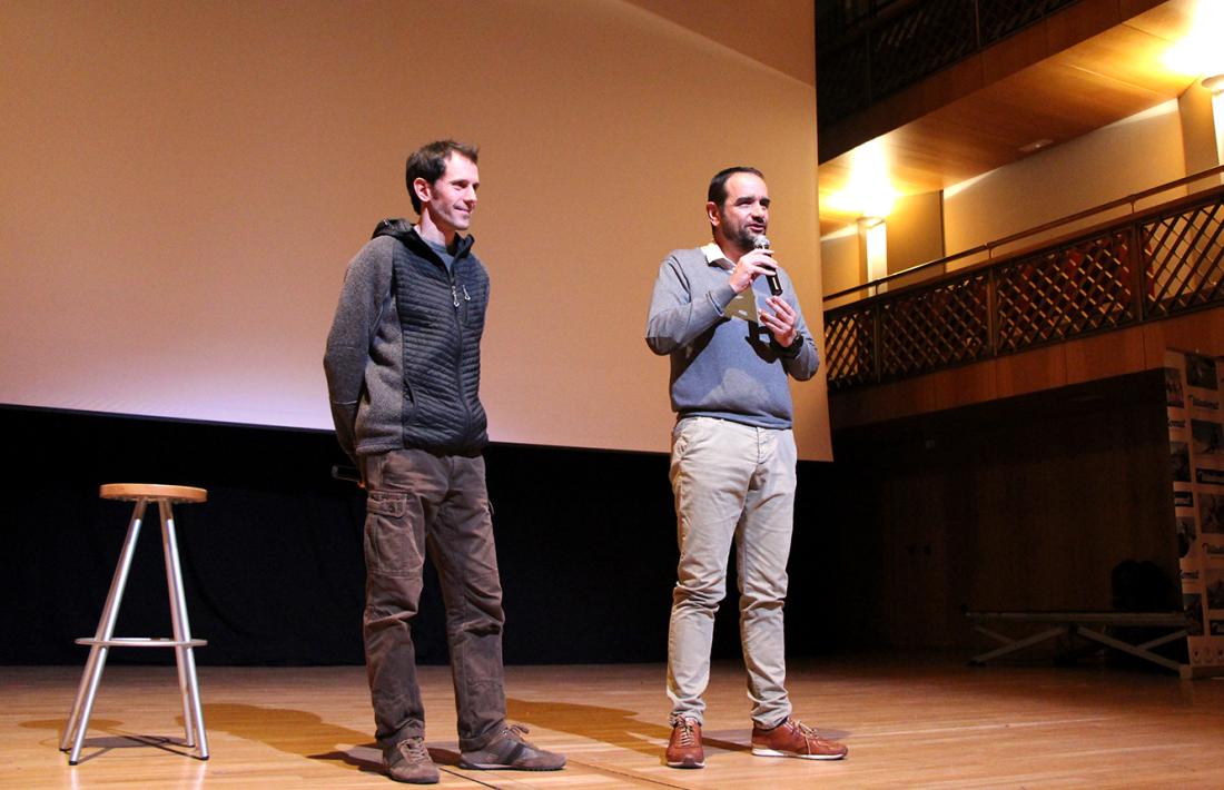 El conseller de Turisme, Dinamització i Esports d'Ordino, Jordi Serracanta, amb el director del documental, Albert Naudín.