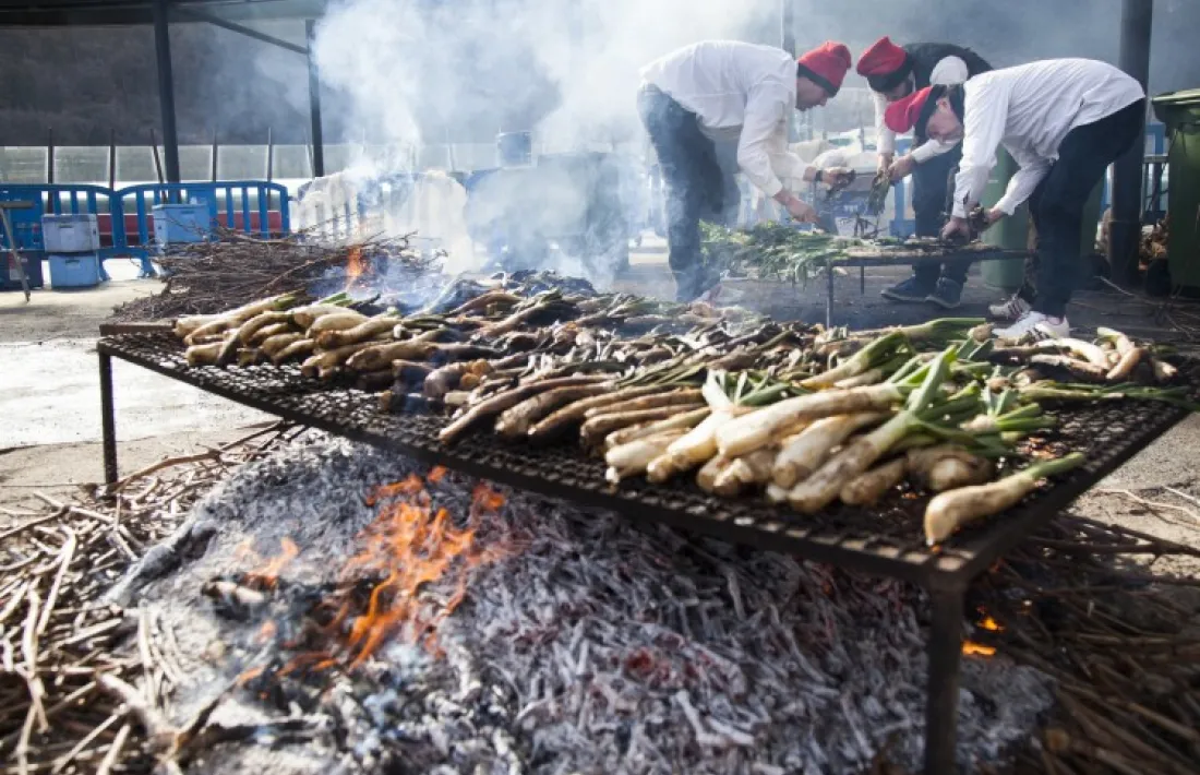 Una edició anterior de la calçota popular.