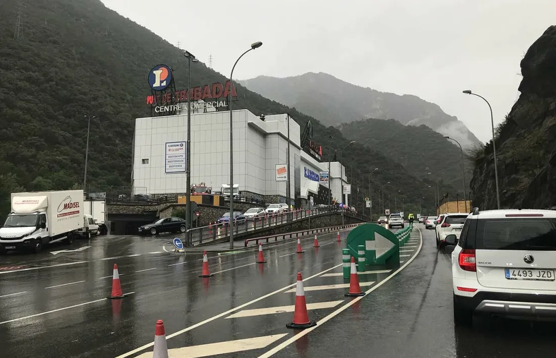 La CG1 al seu pas per la zona de la Portalada.
