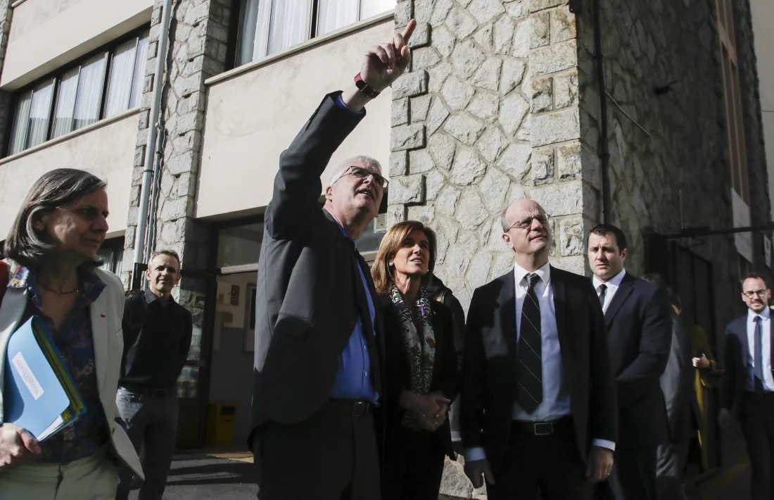 El ministre d’Educació francès, Jean-Michel Blanquer, a l’arribada a la visita a l’escola de Ciutat de Valls, ahir.