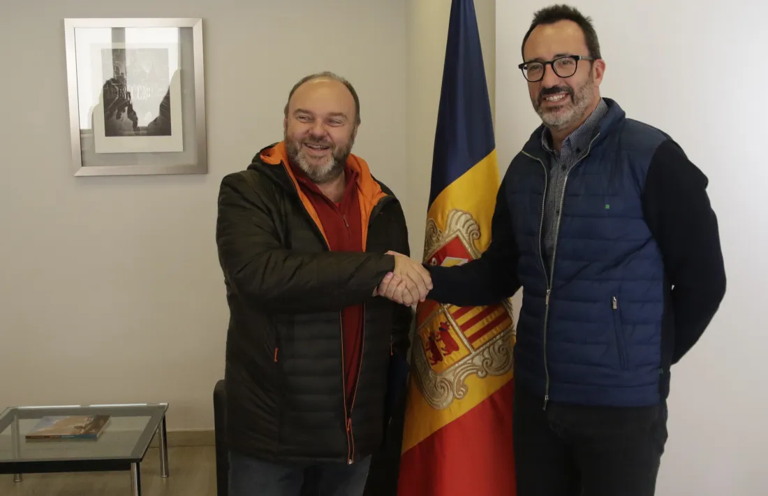 El secretari general de l’USdA, Gabriel Ubach, i el ministre d’Afers Socials, Habitatge i Joventit, Víctor Filloy, abans de la reunió.
