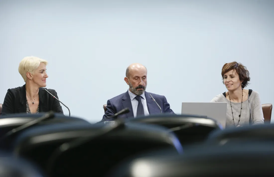 El ministre de Salut, Joan Martínez Benazet, acompanyat de Cristina Vilanova i Cristina Pérez