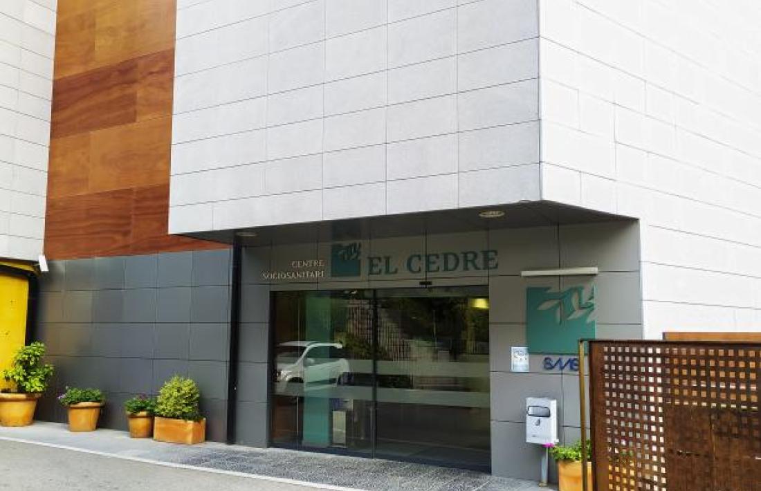 Vista de l'entrada del centre sociosanitari del Cedre.