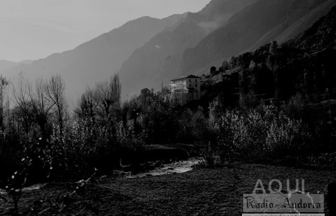 Vista del roc de les Anelletes, on a principis dels anys 40 es van traslladar els estudis de Radio Andorra.