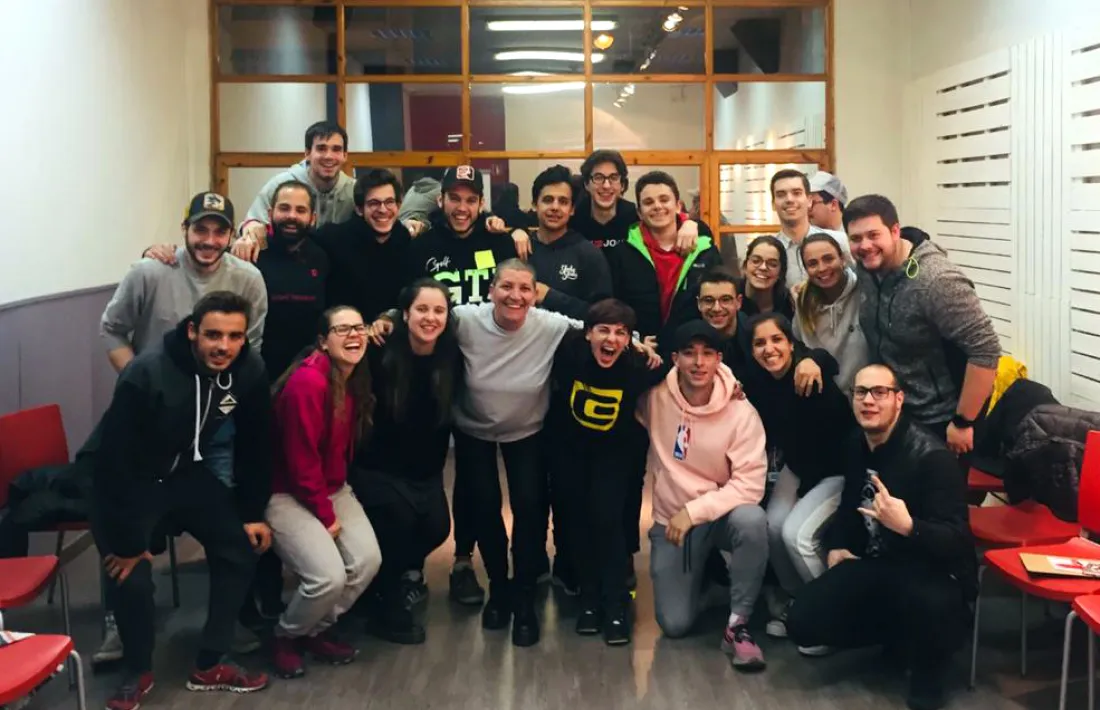 El grup de joves que han pres part en el taller.