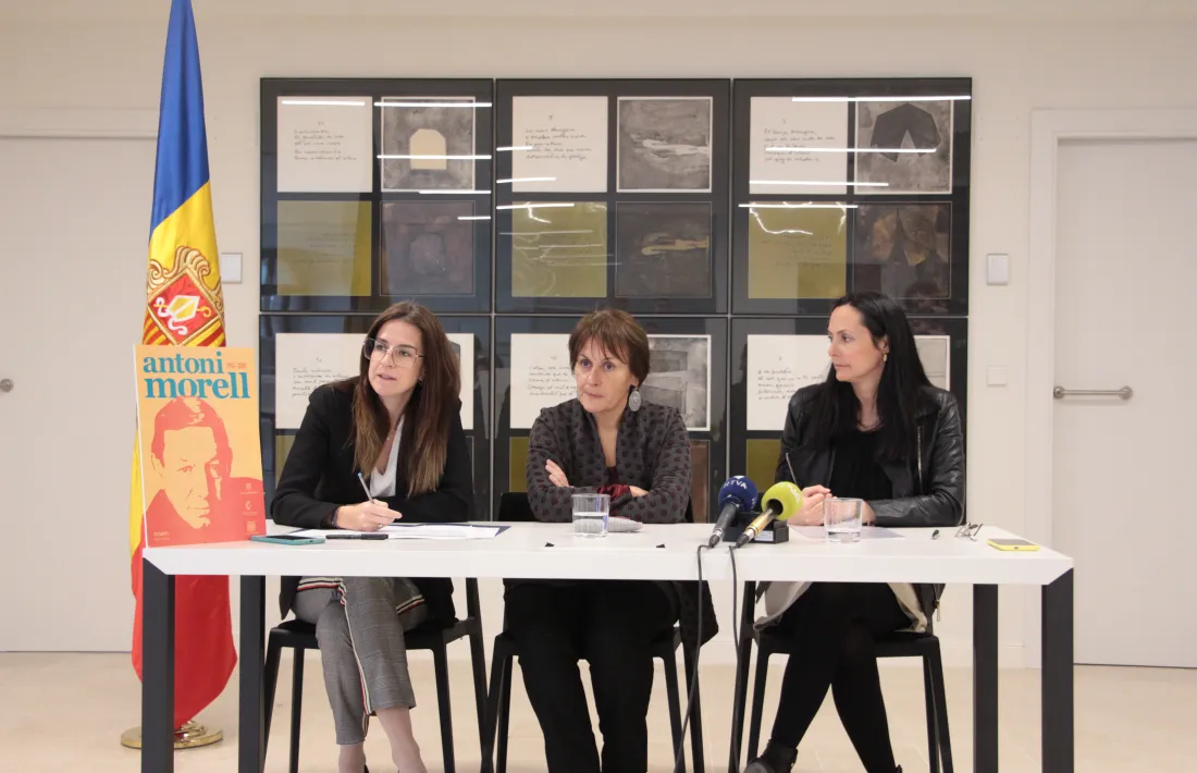 Sílvia Riva, ministra de Cultura i Esports; Roser Suñé, síndica general, i Olga Molné, cònsol major de la Massana.