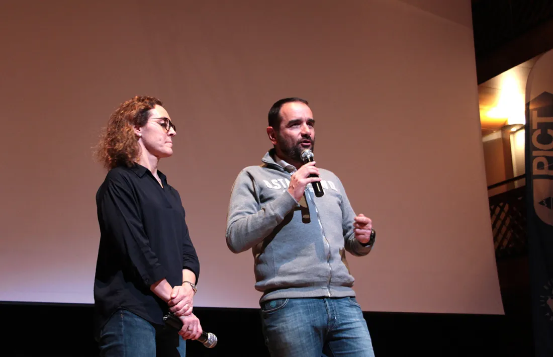 El conseller de Turisme, Dinamització i Esports d'Ordino, Jordi Serracanta, i Marta Palau, de Viladomat, moments abans de la projecció de la pel·lícula.
