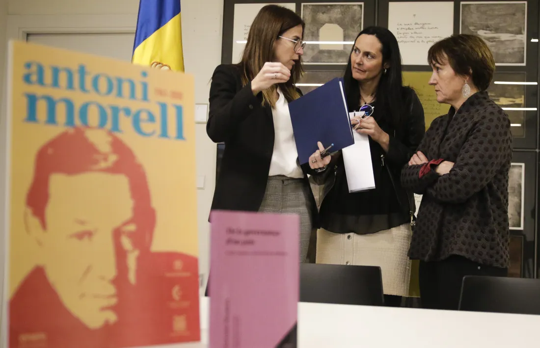 Sílvia Riva, Olga Molné i Roser Suñé, en la presentació del Mes Morell, ahir al Rosaleda d'Encamp.