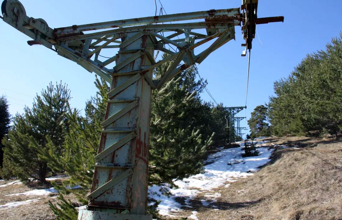 L’antic telecadira que unia l’estació de tren de La Molina amb les pistes d’esquí.