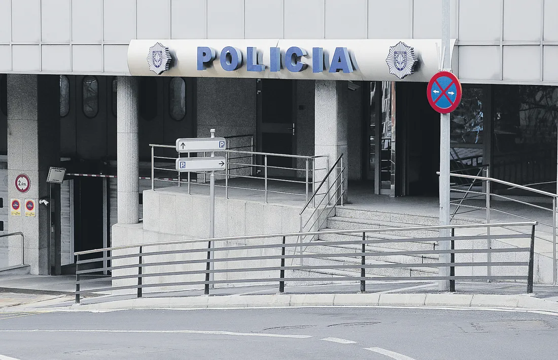  El despatx de la policia. 