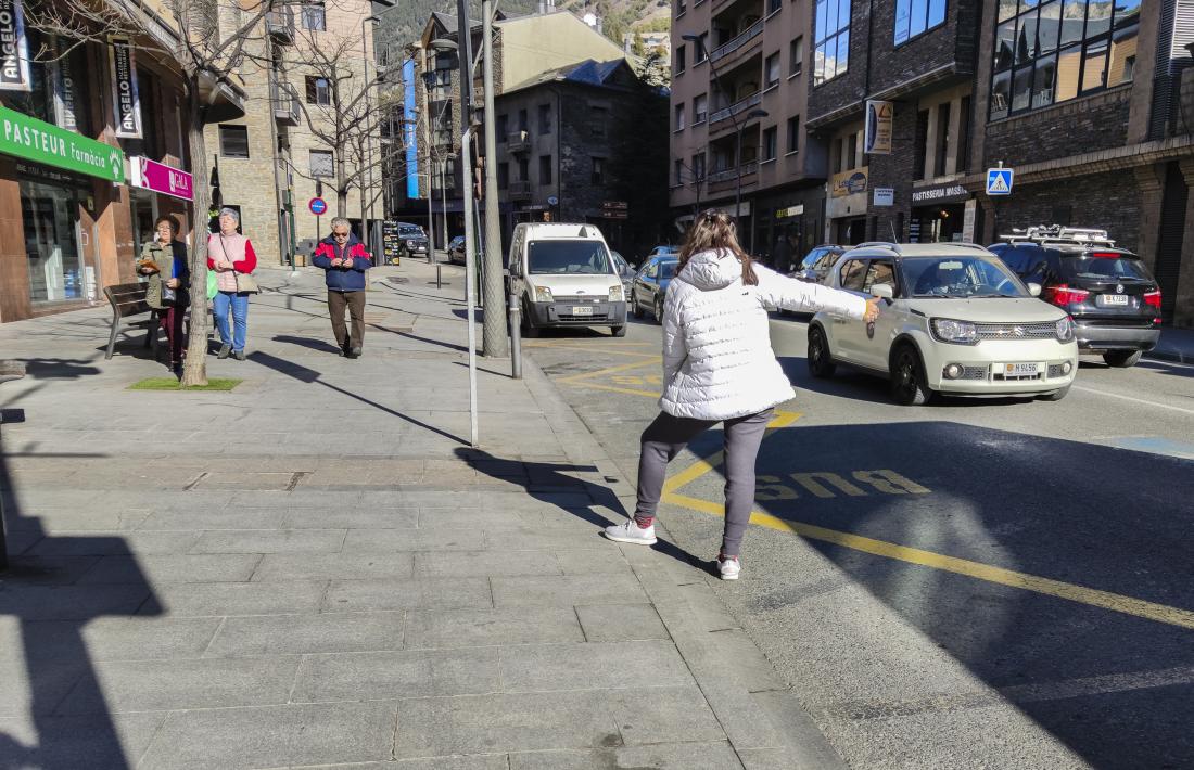 L’avinguda Sant Antoni de la Massana, on hi ha ubicats la majoria de comerços del poble.