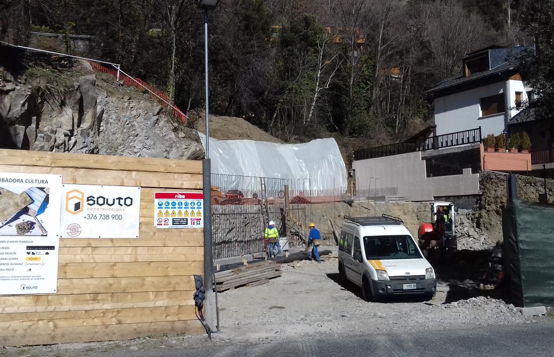 Muntatge amb l’aspecte final de la futura Incubadora Cultural, que des de la tardor s’està aixecant en un solar al carrer de la Creu Grossa d’Andorra la Vella, no gaire lluny de la seu actual d’Editorial Andorra.