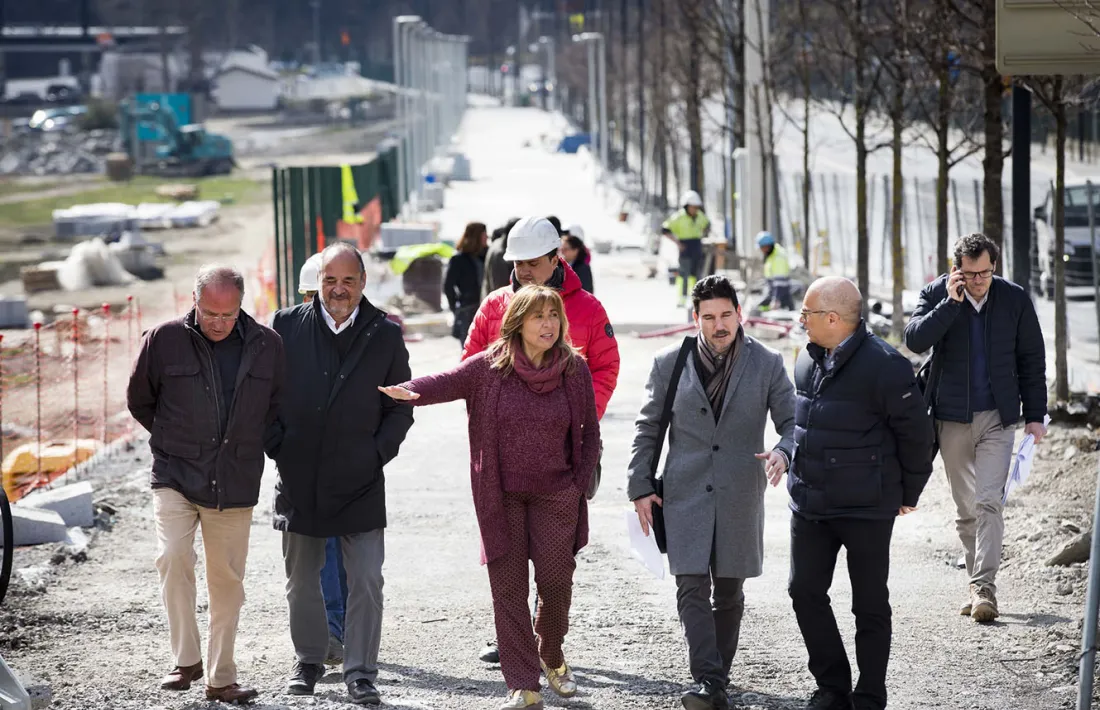 Responsables de l'APU i la cònsol major d'Andorra la Vella, Conxita Marsol, visiten les obres del tram sud de l'avinguda d'Enclar.