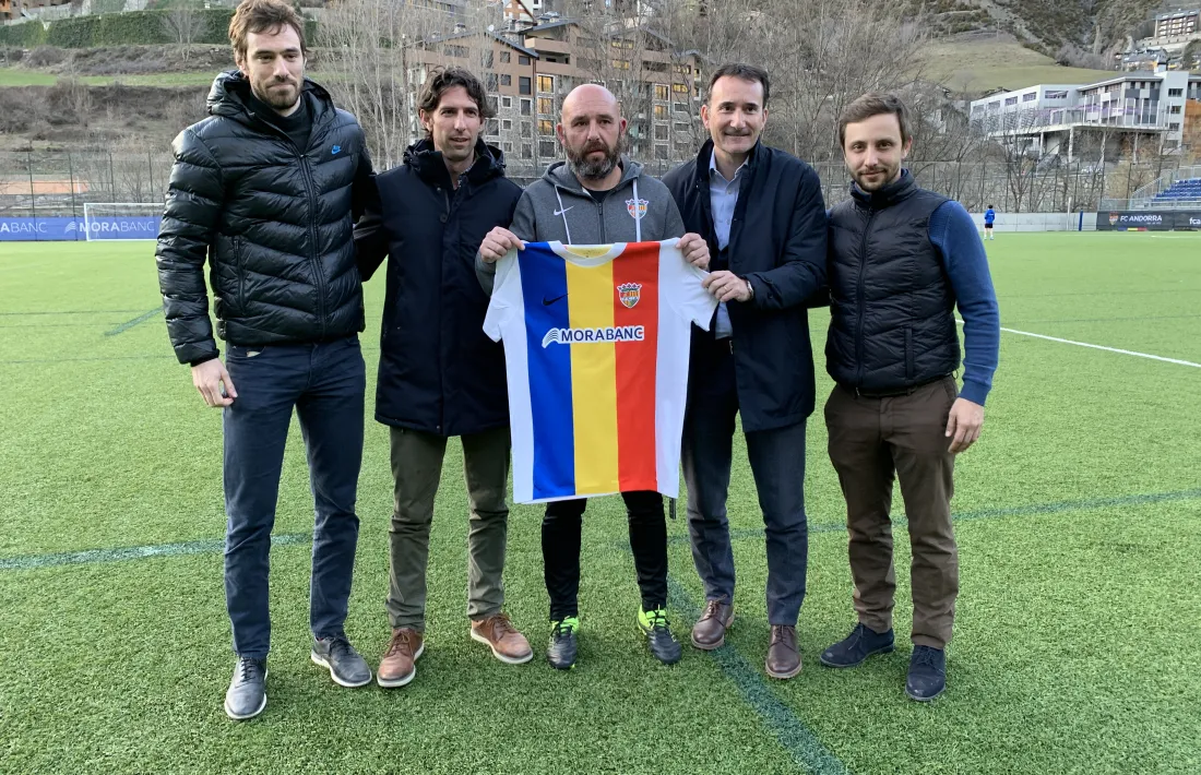  L’FC Andorra va presentar ahir oficialment el nou tècnic, l’asturià Nacho Castro, que arriba procedent de l’Horta.
