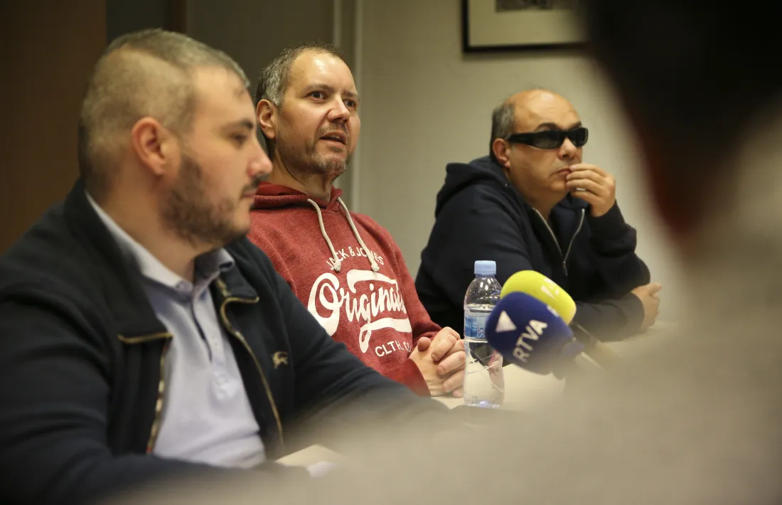 Marc Latorre, David Latorre i el tresorer de l’associació, Jordi Casellas. 