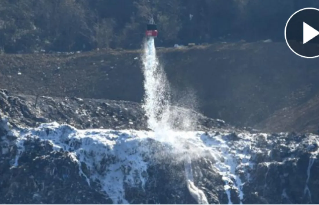 Una imatge de les tasques que du a terme l’helicòpter, extreta d’un video publicat pel diari ‘El Correo’.