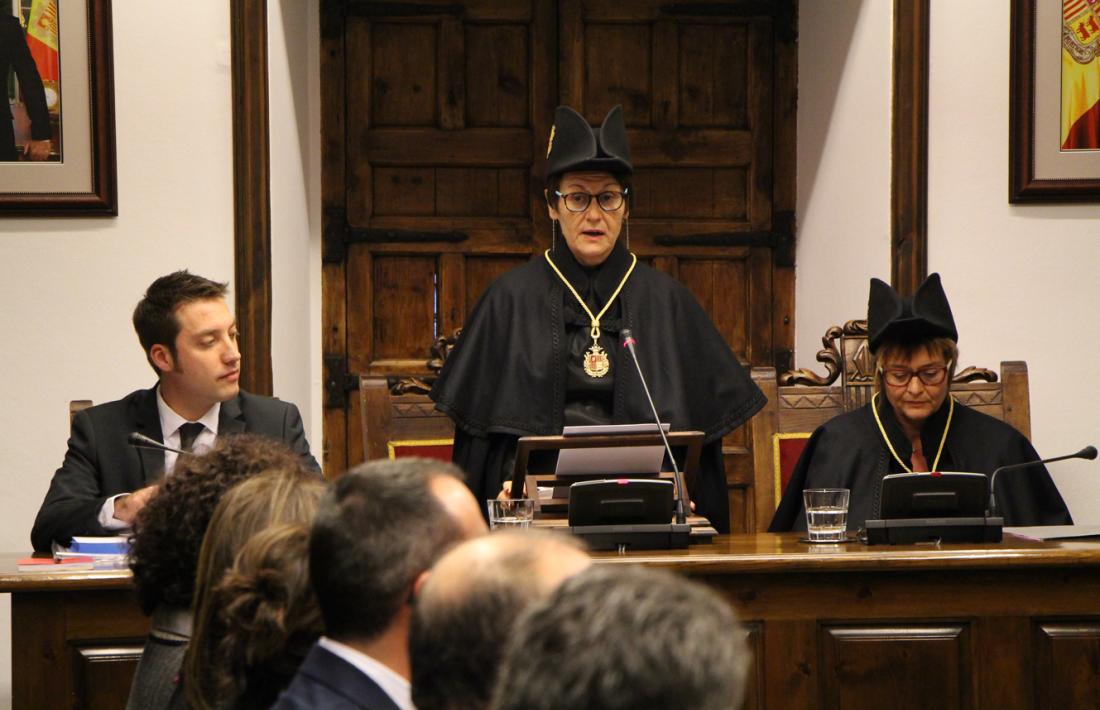 La síndica general, Roser Suñé, en el tradicional consell de Sant Tomàs.