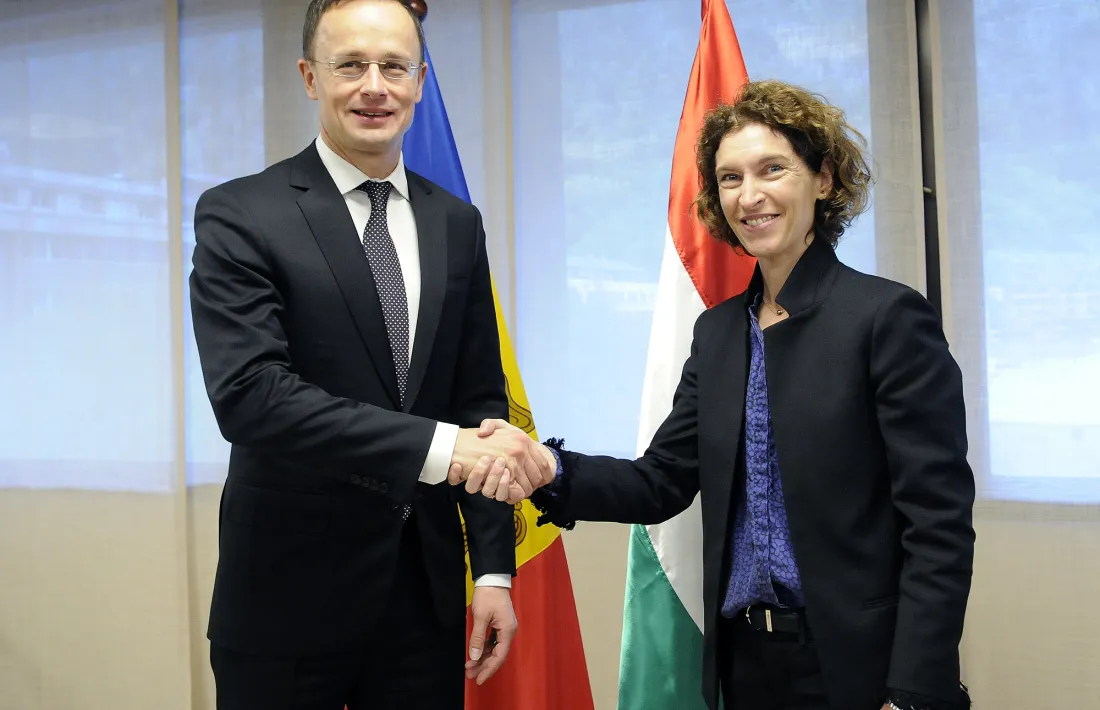 Maria Ubach, amb el seu homòleg hongarès, Peter Szijártó, durant la visita del 2017.