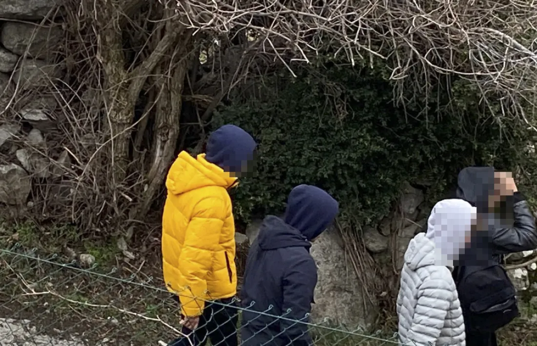 Un grup de nois que es troben habitualment en l’antic camí a Engolasters.