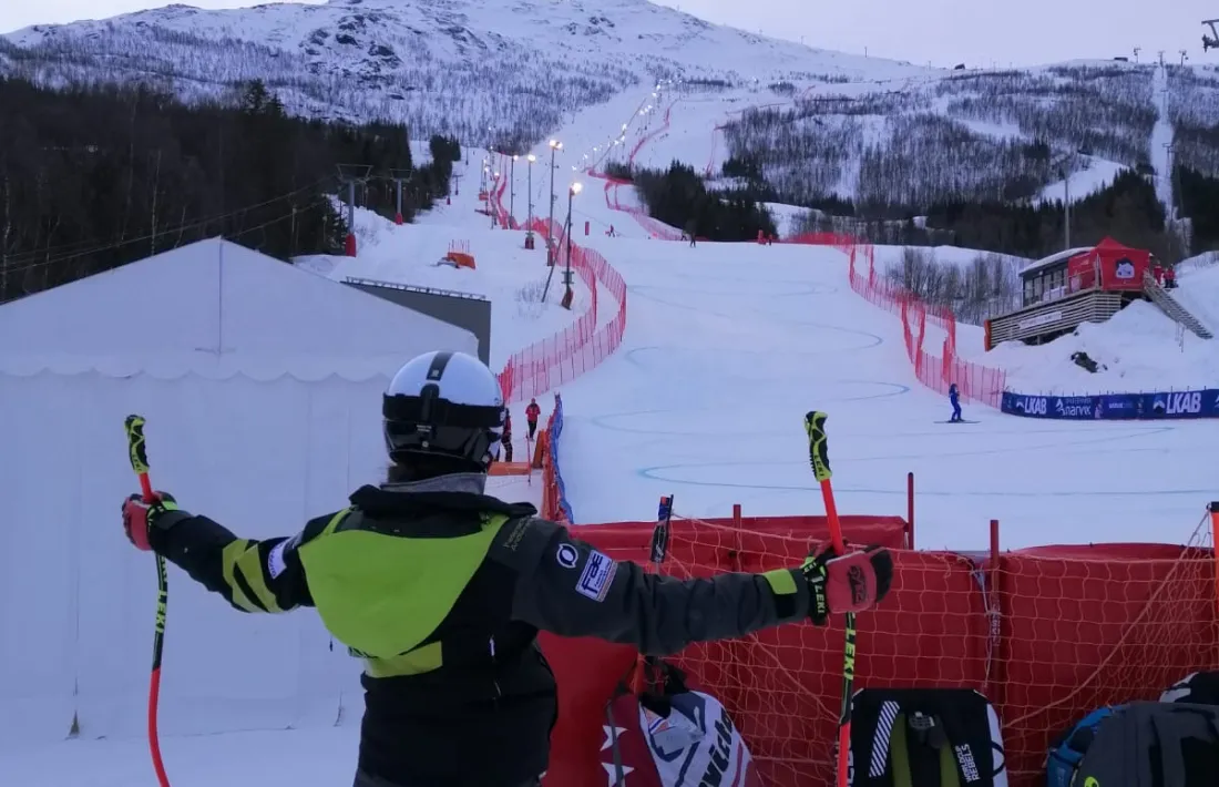 ‘Cande’ Moreno escalfant abans de participar a l’entrenament del Mundial júnior.