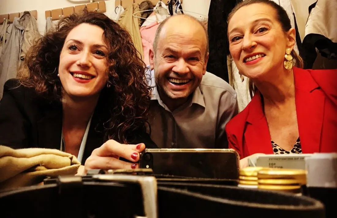 Irina Robles, Mingo Ràfol i Roser Batalla, al novembre al camerino de l’Aquitània.