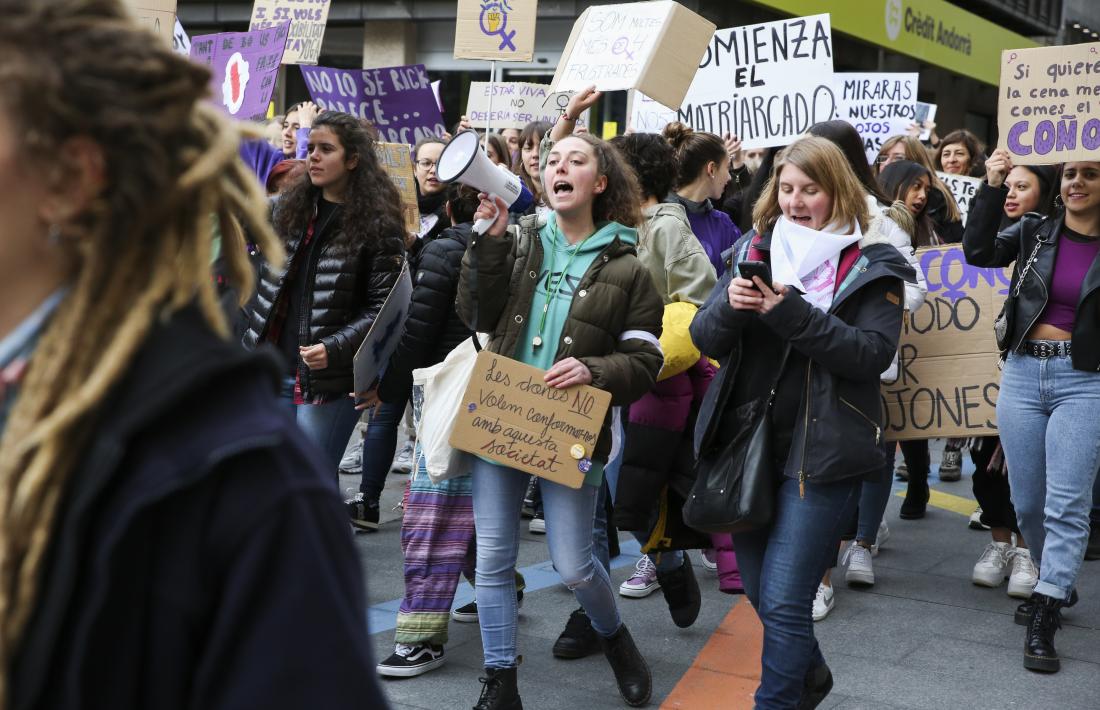 Un moment de la manifestació convocada amb motiu de Dia de la dona treballadora, ahir.