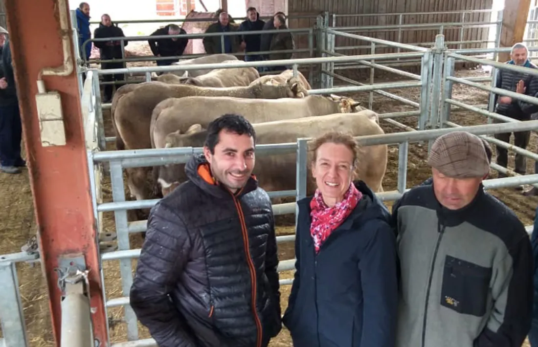 La ministra de Medi Ambient, Agricultura i Sostenibilitat, Sílvia Calvó, acompanyada de ramaders andorrans a les instal·lacions del Groupe Gascon.