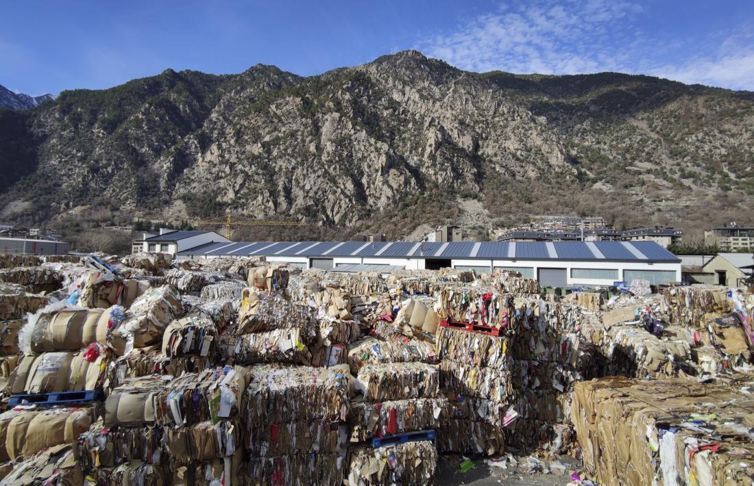 Paper i cartró acumulat en una planta d’Andorra la Vella.