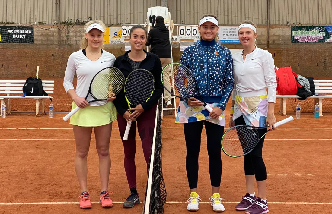 Vicky Jiménez i Linda Fruhvirtova van superar en el partit de dobles d’Amiens Katerina Tsygourova i Arina Gabriela Vasilescu.