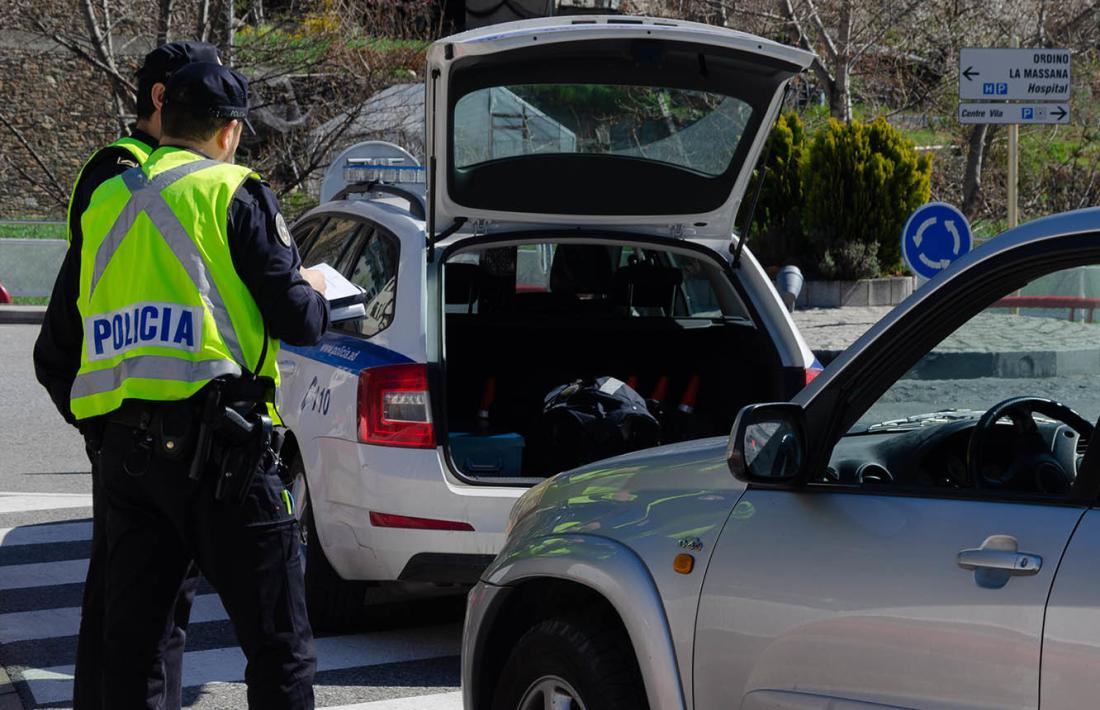 La policia en un control a la xarxa viària.