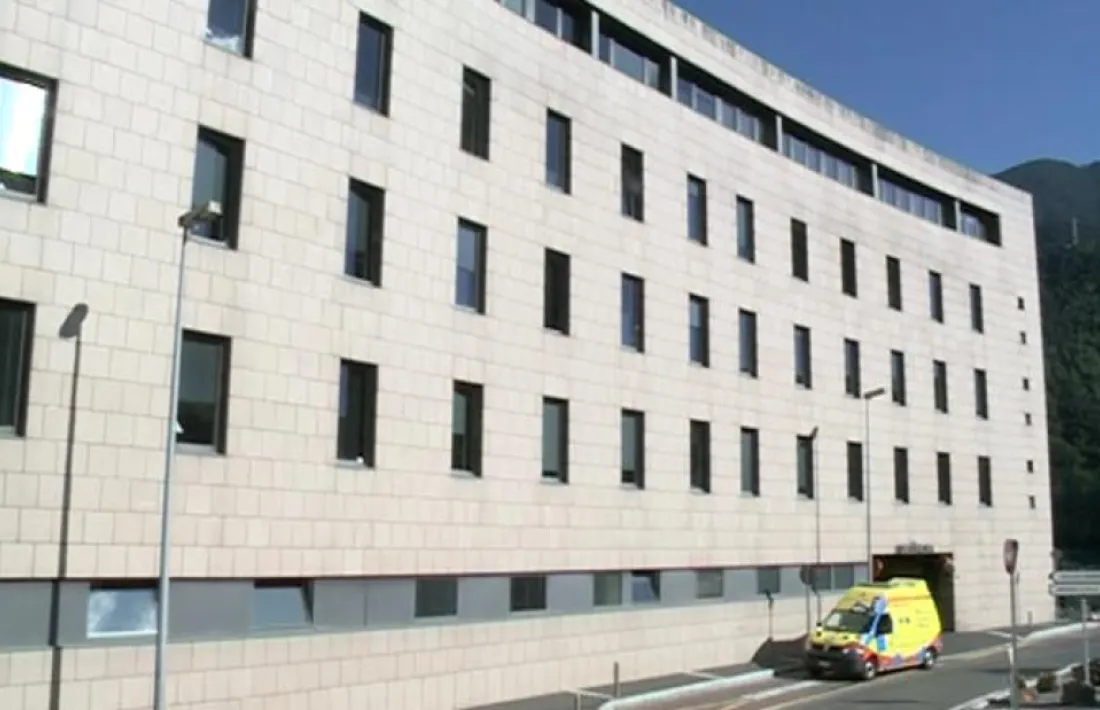 Una ambulància a la part exterior de l'hospital.