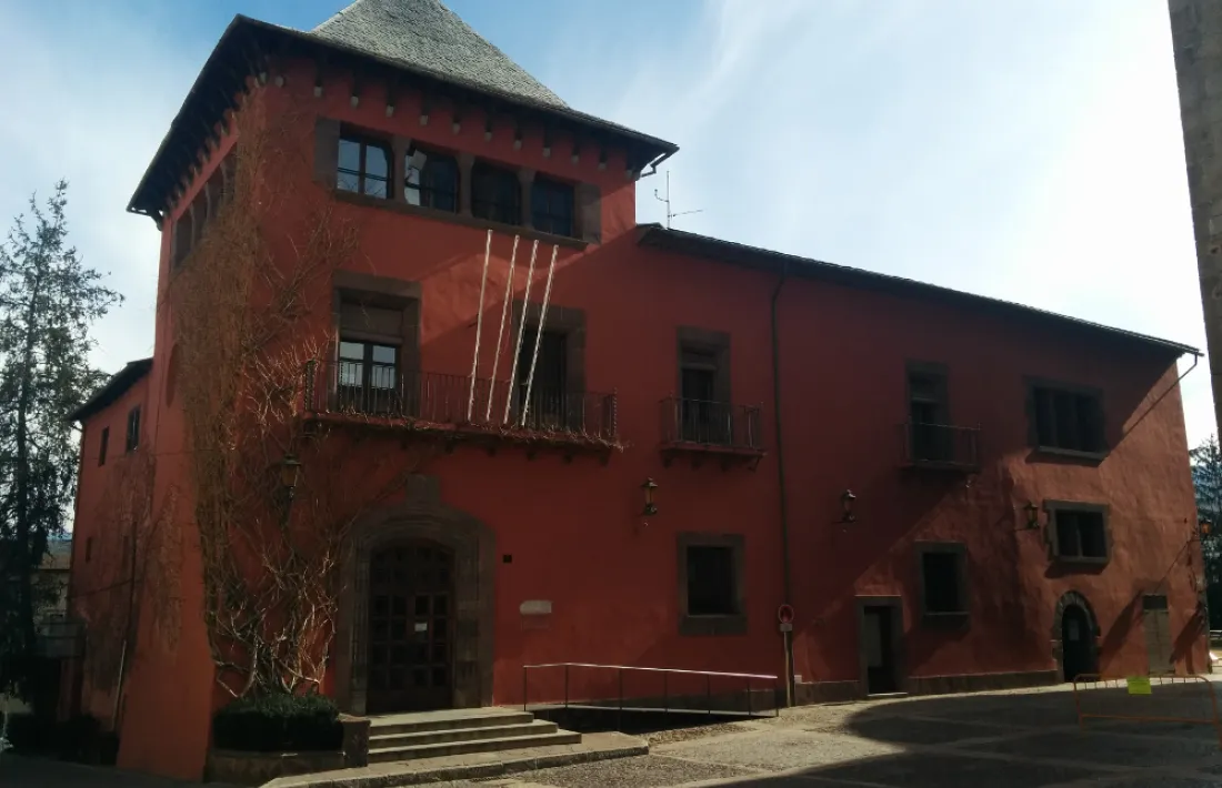 Façana de l'ajuntament de la Seu d'Urgell.