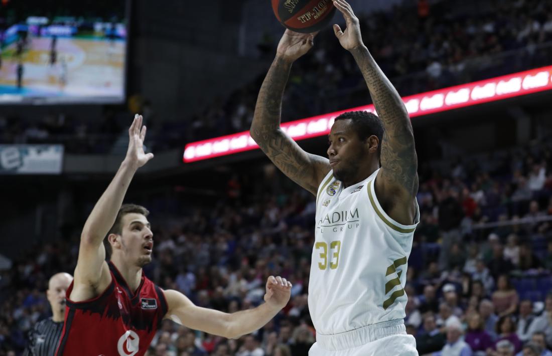 Thompkins defensat per Brussino.