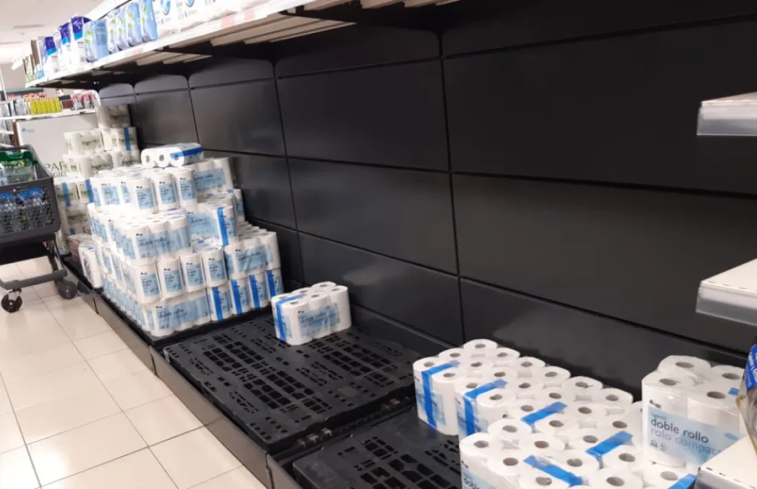 La lleixa amb el paper higiènic del Mercadona de la Seu, semibuida.