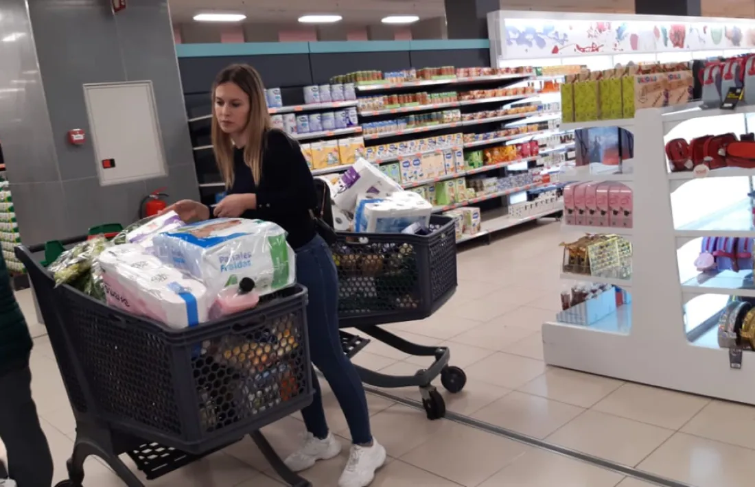 Cares de paciència a les cues.