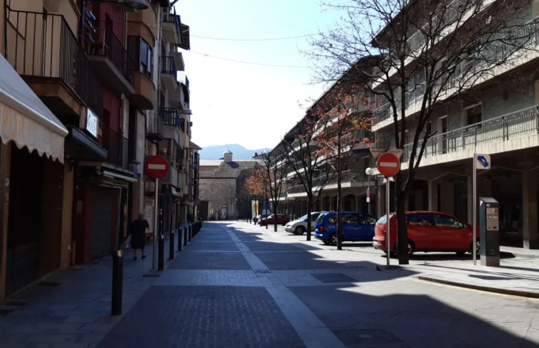 Insòlit aspecte del carrer Major de la Seu un dissabte de 'mercat'.