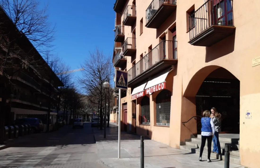 Insòlit aspecte del carrer Major de la Seu un dissabte de 'mercat'.