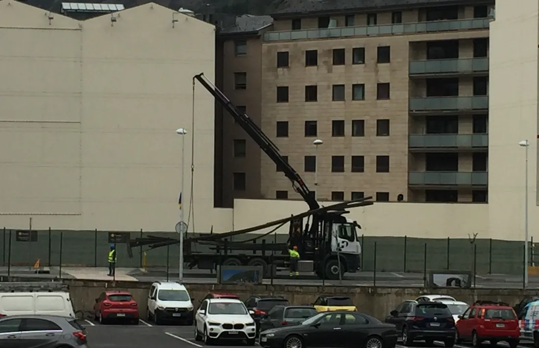 Operaris de la construcció treballant aquest matí.