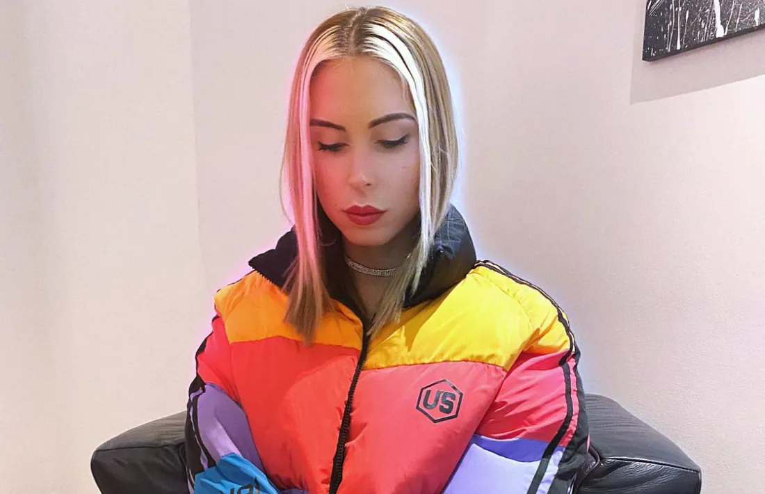 La laurediana Céline Montel, preparada ja per confinar-se al seu domicili parisenc.