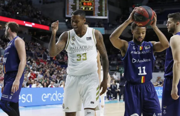 p._10_real_madrid_thompkins_baix_central