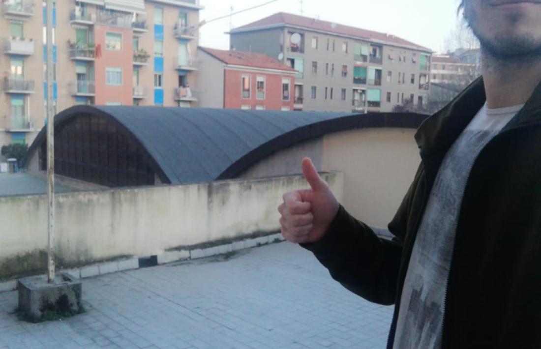 El jove andorrà, al barri milanès on viu des que es va iniciar la crisi.