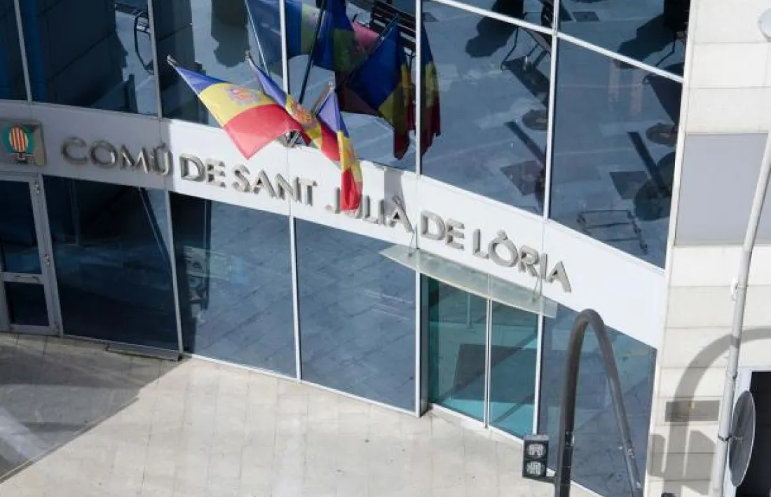 Vista de l'edifici administratiu del Comú de Sant Julià.