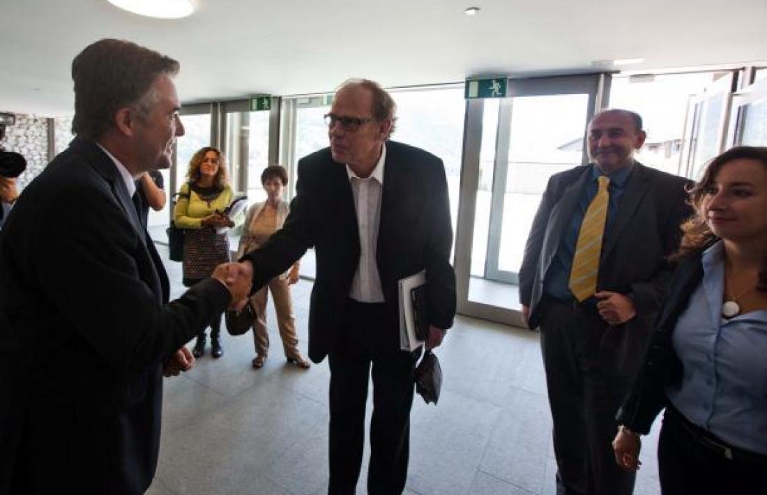 Una delegació de l'ECRI en una anterior visita al país rebuda per l'aleshores síndic Vicenç Mateu.