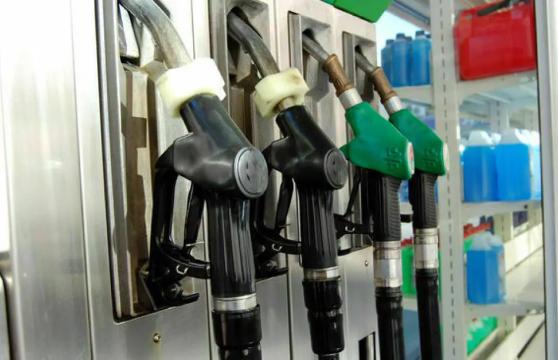 Sortidors de carburant en una benzinera d'Andorra.