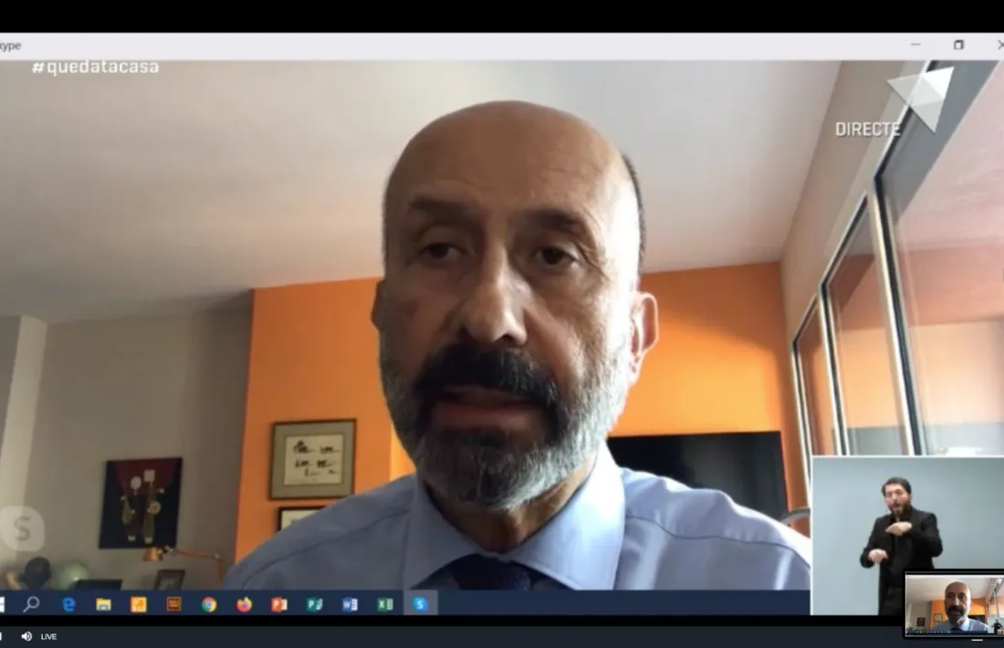 El ministre de Salut, Joan Martínez Benazet, durant la compareixença des del seu domicili.