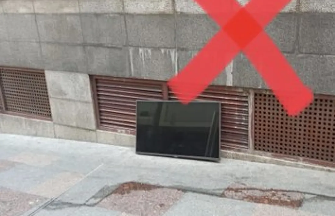 Una pantalla en un carrer d'Escaldes.