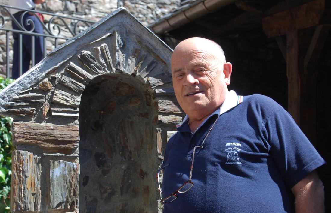 Mossèn Ramon de Canillo, en una imatge d'arxiu: observa el confinament a AINA, i només es desplaça al vespre per fer pregària a Meritxell i tancar el santuari.